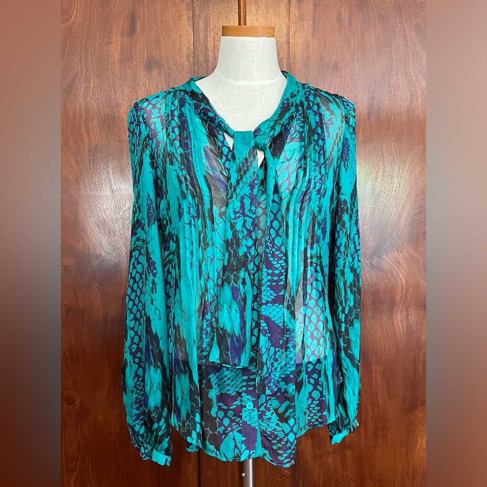 Hake Bob silk blouse with tie